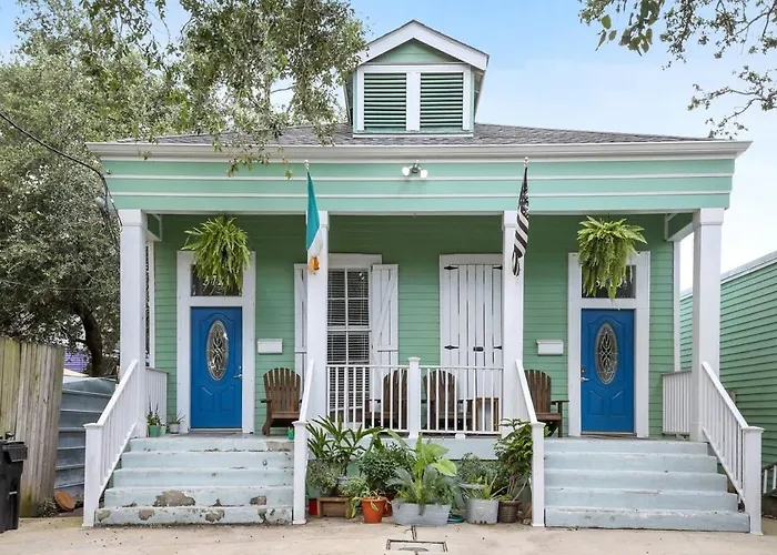 Art Filled Sanctuary In The Heart Of Mid City
